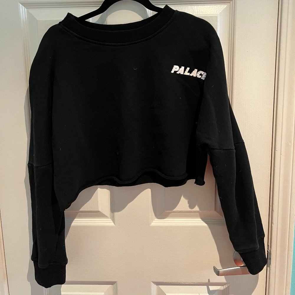 Palace Size L Cropped Black Crewneck